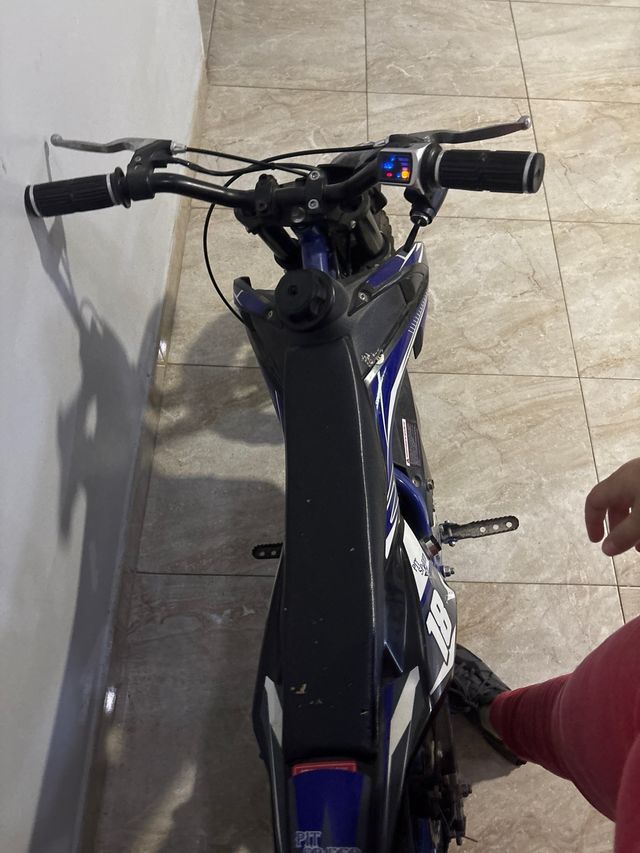 Moto eléctrica infantil