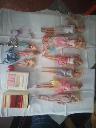 Colección de muñecas Barbie antiguas y accesorios
