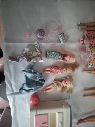 Colección de muñecas Barbie antiguas y accesorios