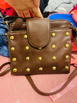 Bolso Marrón Pequeño con Tachuelas