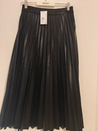 Falda midi plisada negra