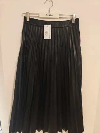 Falda midi plisada negra