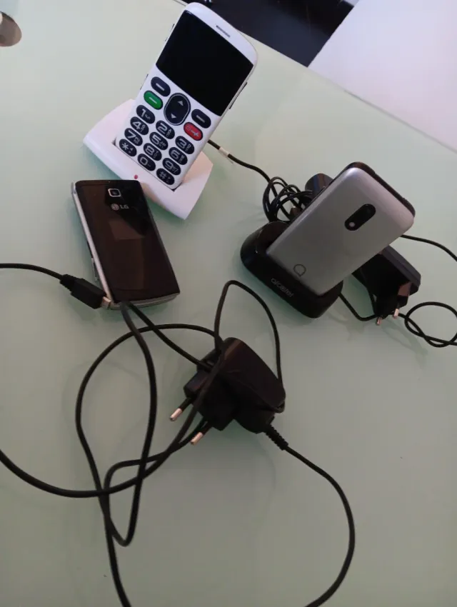 Lote 3 Telefoni Cellulari Alcatel e LG