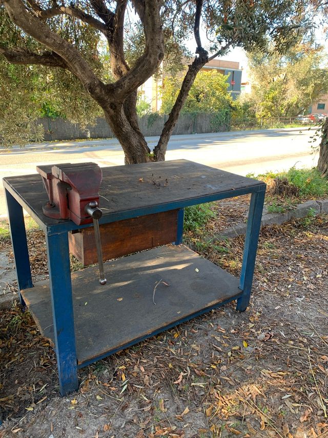 Banco de trabajo con tornillo