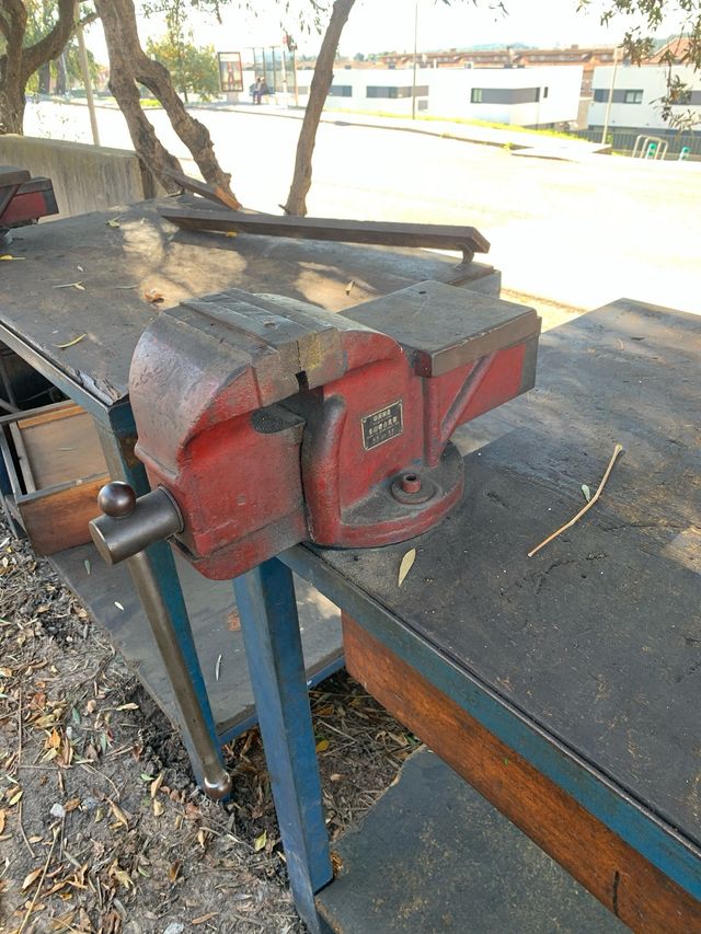 Banco de trabajo con tornillo