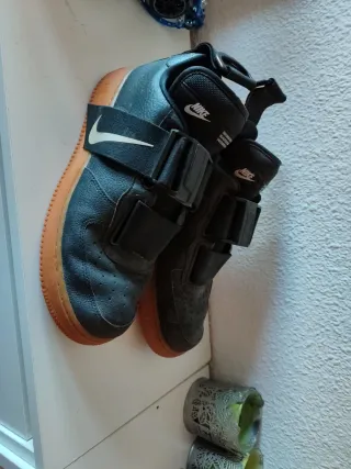 Tenis Nike Air Force 1 Utility Negro Goma