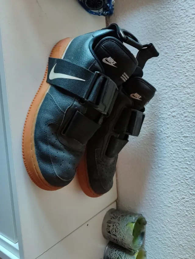 Tenis Nike Air Force 1 Utility Negro Goma