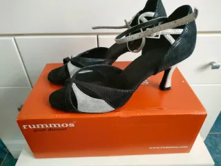 Zapatos de baile mujer Rummos negros y plateados