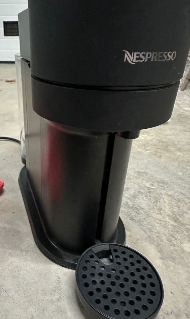 Cafetera Nespresso Negra