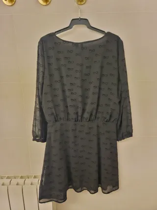 Vestido negro Mango bordado gafas