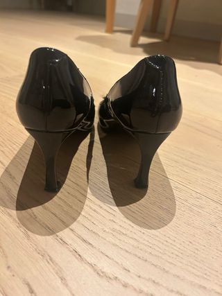 Zapatos Roger Vivier Trompette charol negros