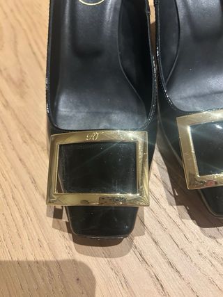 Zapatos Roger Vivier Trompette charol negros
