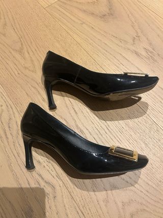 Zapatos Roger Vivier Trompette charol negros