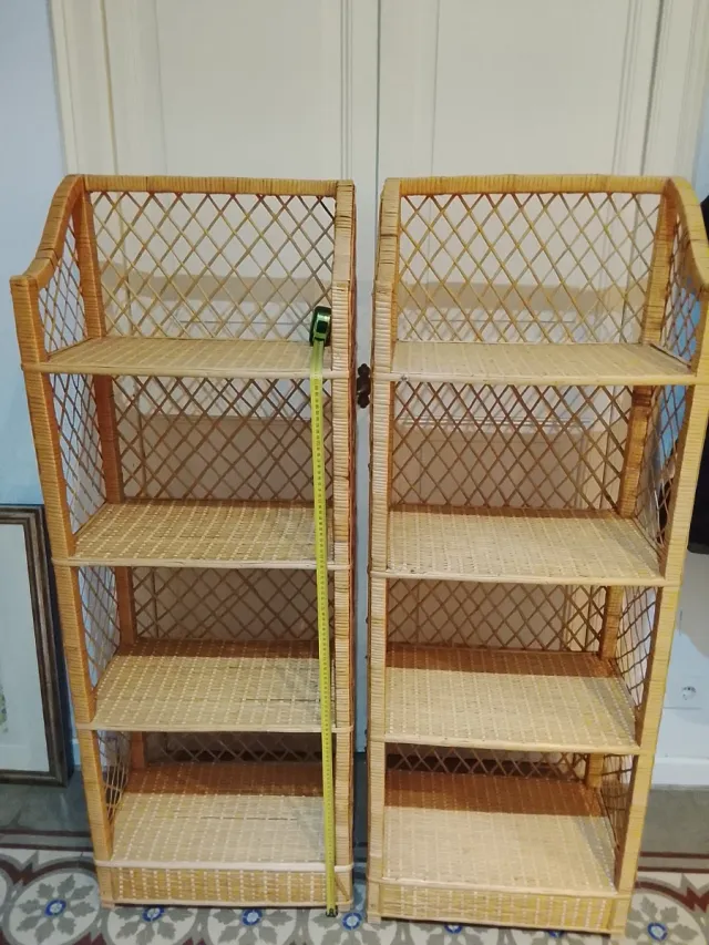 Estantería de mimbre 4 baldas 20€ una 30€ las dos