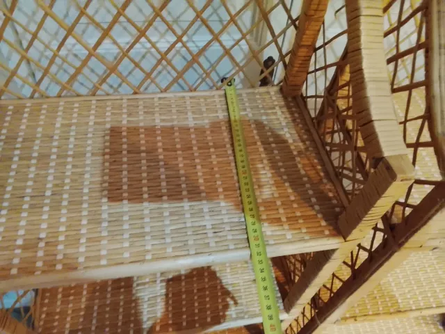 Estantería de mimbre 4 baldas 20€ una 30€ las dos