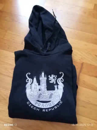 Sudadera Negra Castillo de Praga