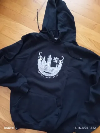 Sudadera Negra Castillo de Praga