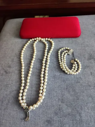 Collar y pulsera de perlas