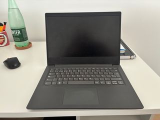 Portátil Lenovo Intel Celeron CPU N4020 Negro