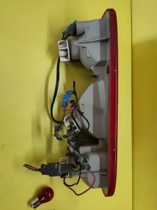 PILOTO TRASERO IZQUIERDO NISSAN TERRANO II MAVERIC