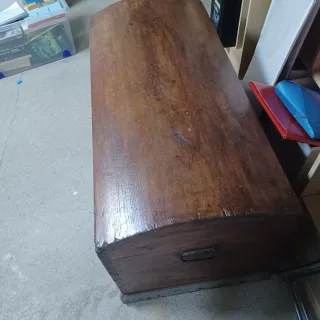 Baúl antiguo de madera