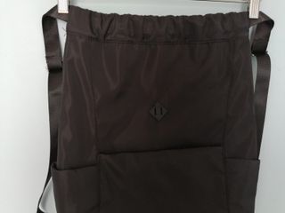 Mochila deportiva negra