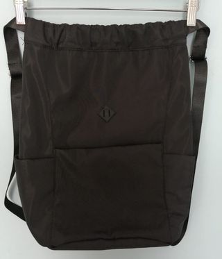 Mochila deportiva negra