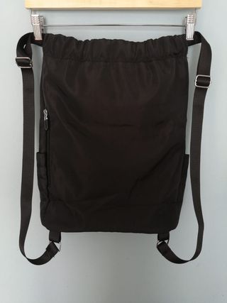 Mochila deportiva negra