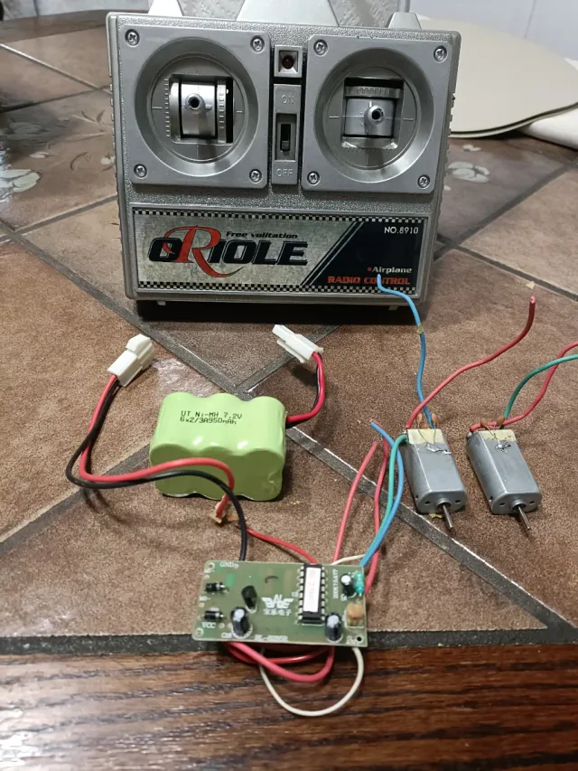 Trasmettitore radiocomando per aereo Oriole