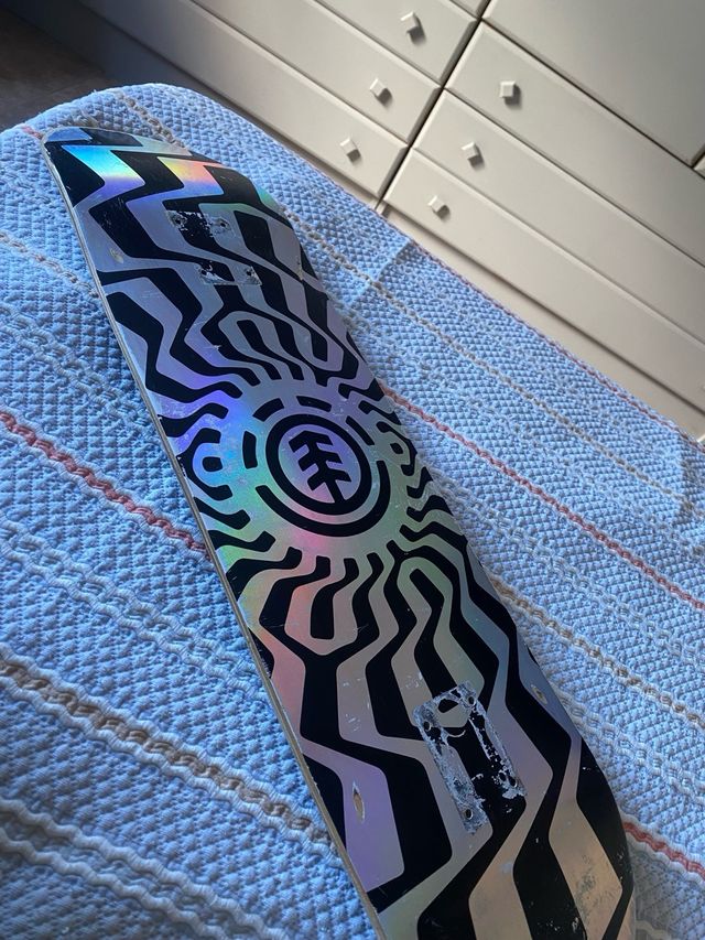 Tabla de skate diseño holográfico