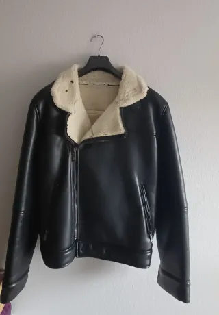 Cazadora Zara efecto piel combinada