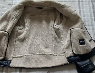 Cazadora Zara efecto piel combinada