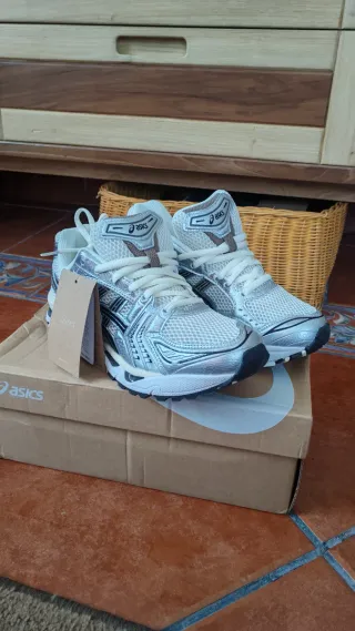 Asics Gel Kayano 14 beige y marrón (260mm)