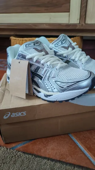 Asics Gel Kayano 14 beige y marrón (260mm)