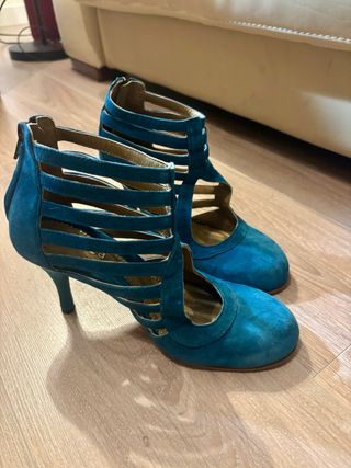 Zapatos de tacón de piel azul