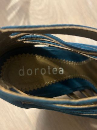 Zapatos de tacón de piel azul