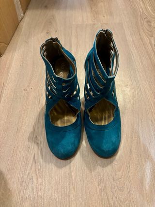 Zapatos de tacón de piel azul
