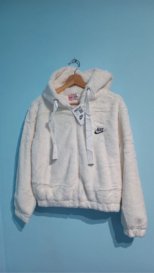 Chaqueta Nike pelo blanco