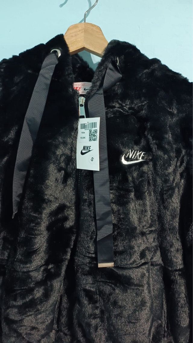 Chaqueta Nike pelo negra