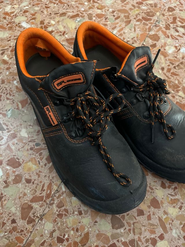 Botas de seguridad( prácticamente las regalo)