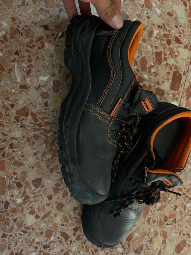 Botas de seguridad( prácticamente las regalo)