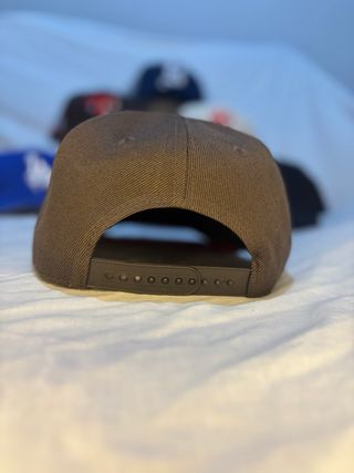 Gorra Marrón y Multicolor