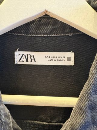 Chaqueta vaquera crop negra Zara - Talla S