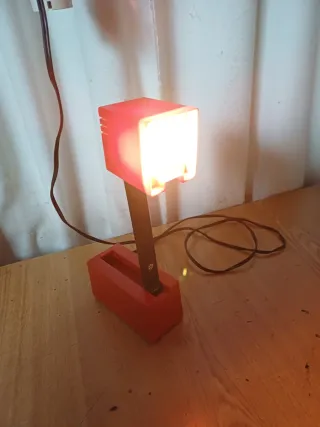 Lampada da scrivania Kreo vintage rossa