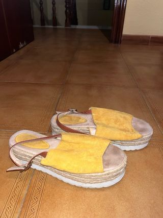 Sandalias Amarillas con Plataforma