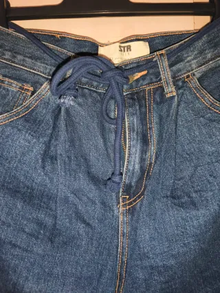 Shorts vaqueros Stradivarius 32 miden cintura 35cm