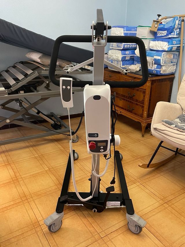 Grúa hospitalaria con arnés