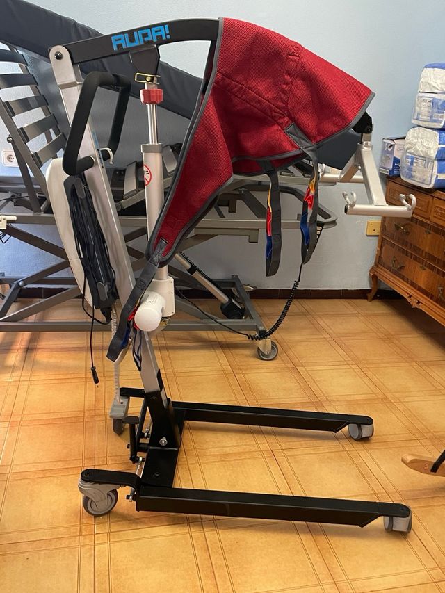 Grúa hospitalaria con arnés