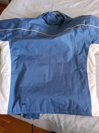 Chaqueta de esquí Trespass azul y blanca