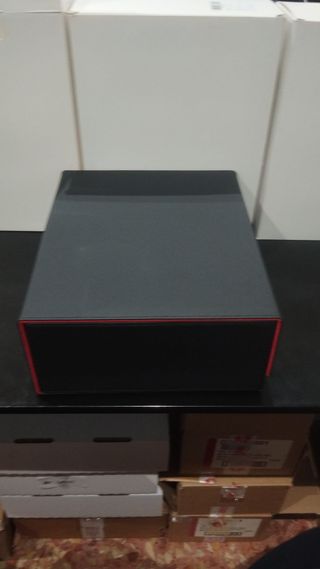 Caja roja con 2.500 cartas MTG comunes e infres.